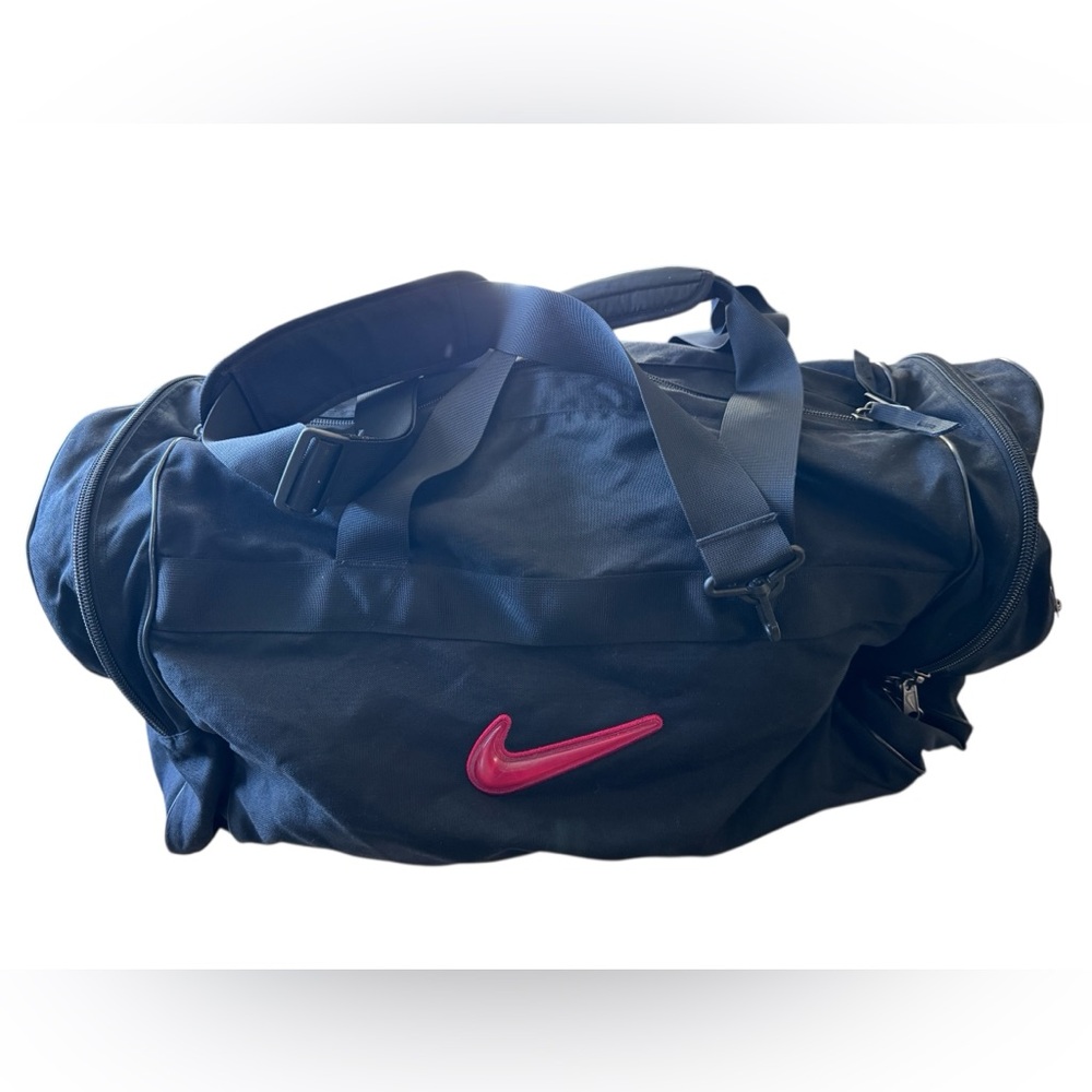 Nike Black Red High End Large Training Duffel Bag 3D Swoosh MINTY